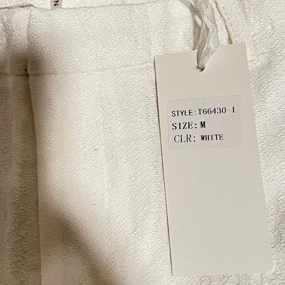 Lucy Paris NWT Ivory White Shorts Size medium